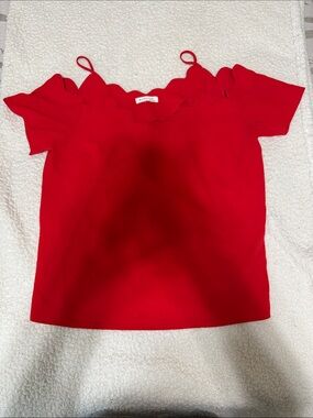 Monteau Scalloped Cold-Shoulder Top in Vivid Red